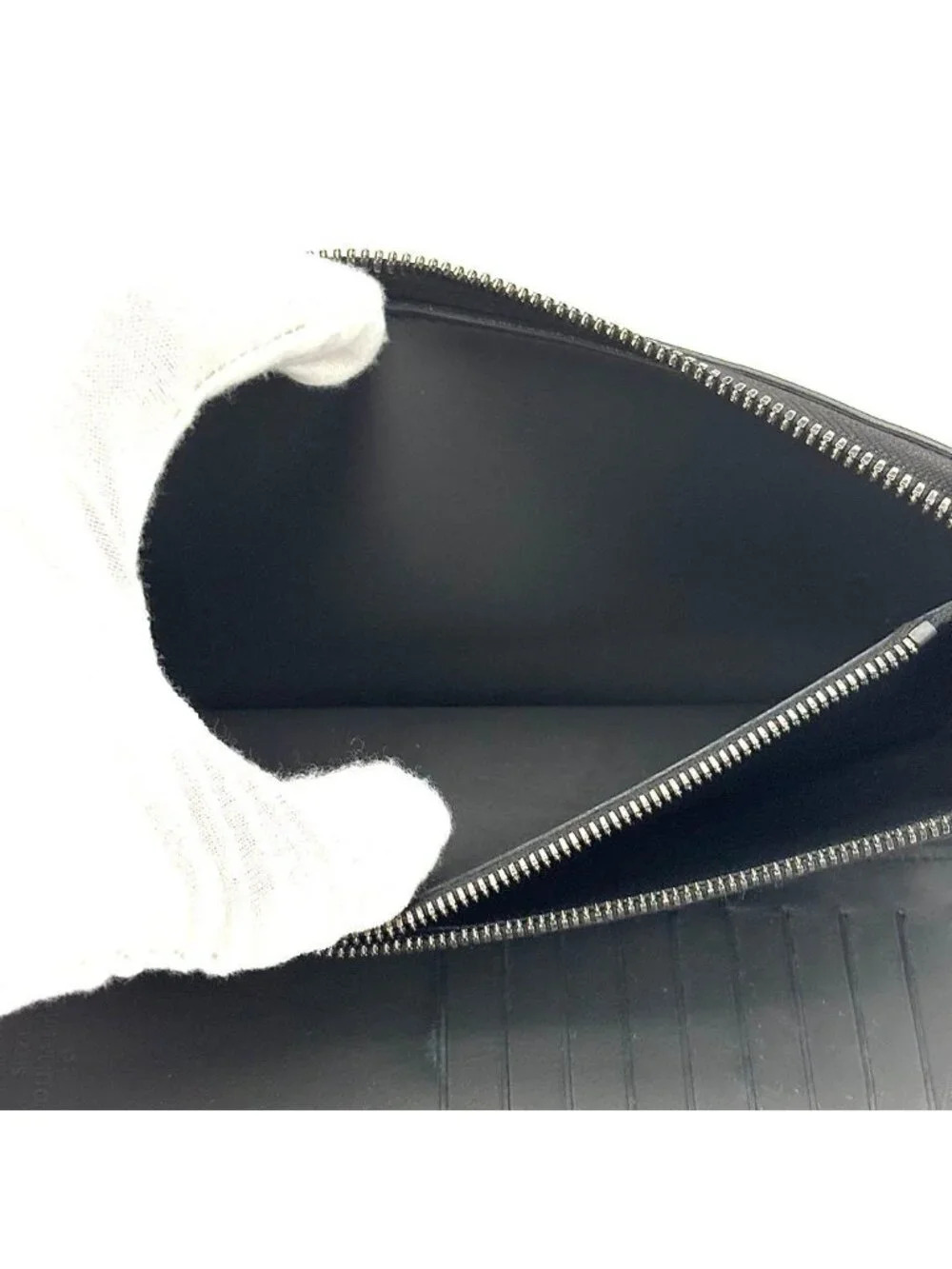 Louis Vuitton Wallet Monogram Taurillon Black Zippy